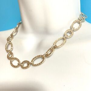Hammered Silver Tone Textured Link Toggle Clasp Necklace